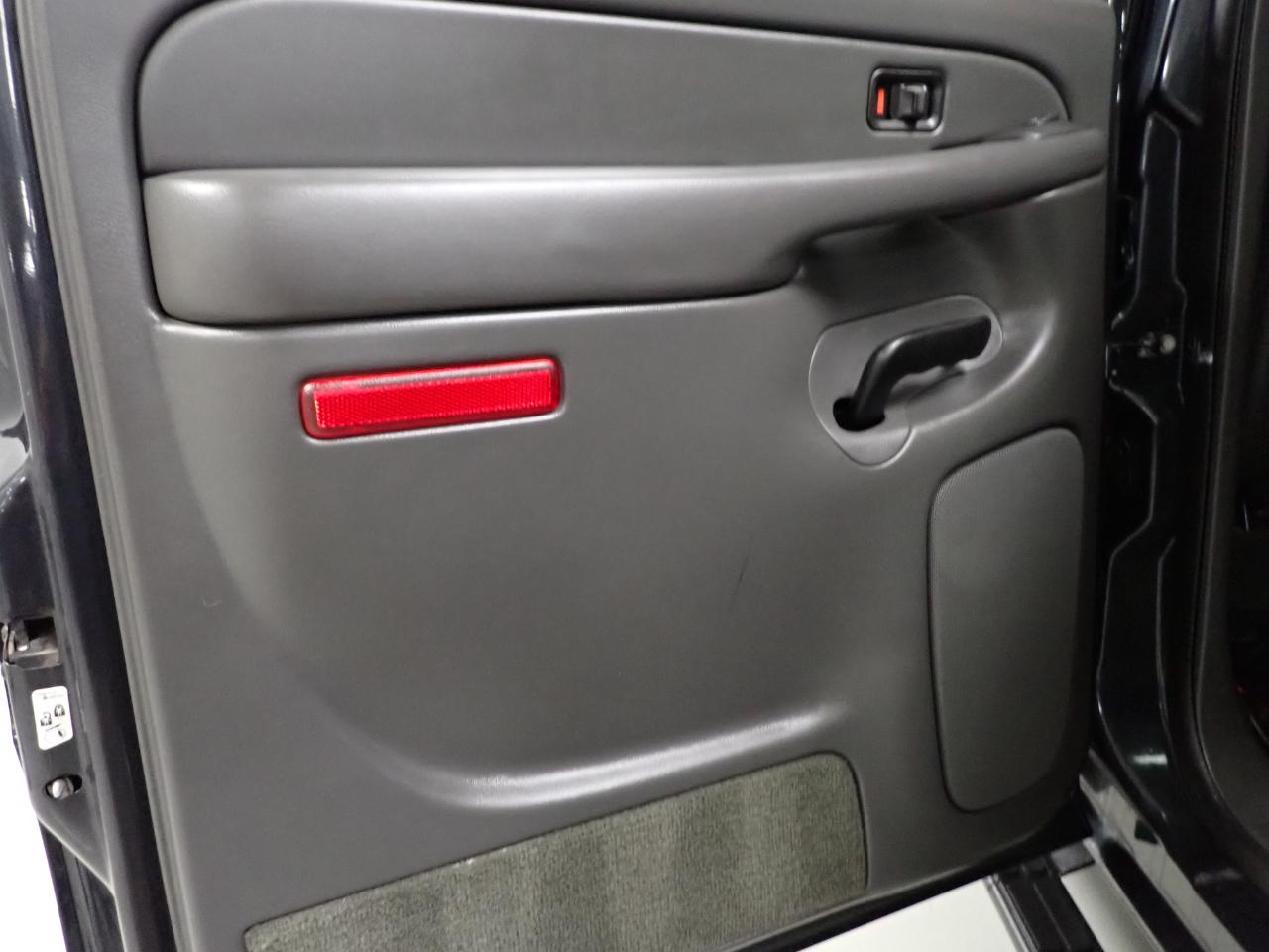 Chevrolet Silverado 3500 LS Crew Cab 4WD DRW 2005