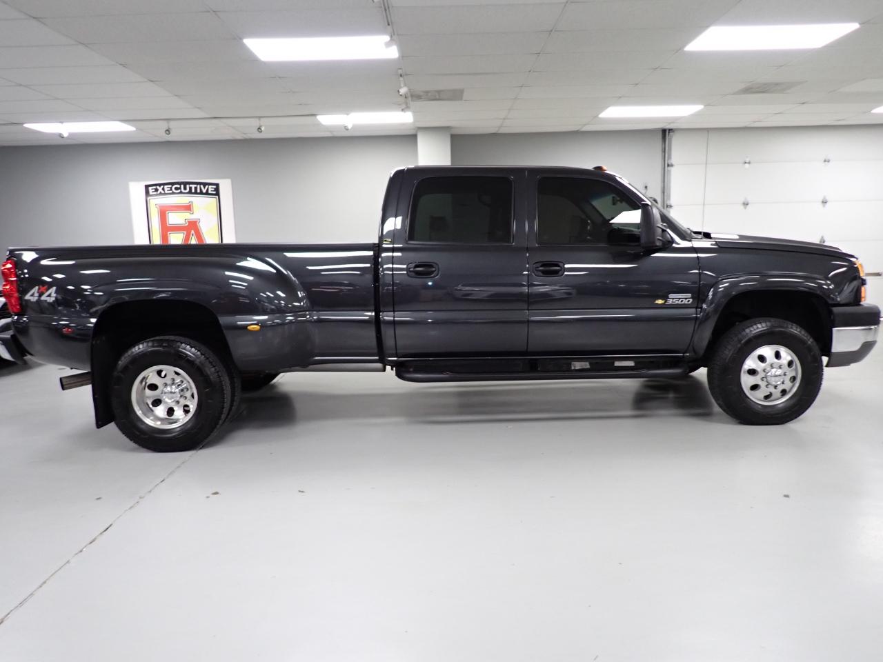 Chevrolet Silverado 3500 LS Crew Cab 4WD DRW 2005