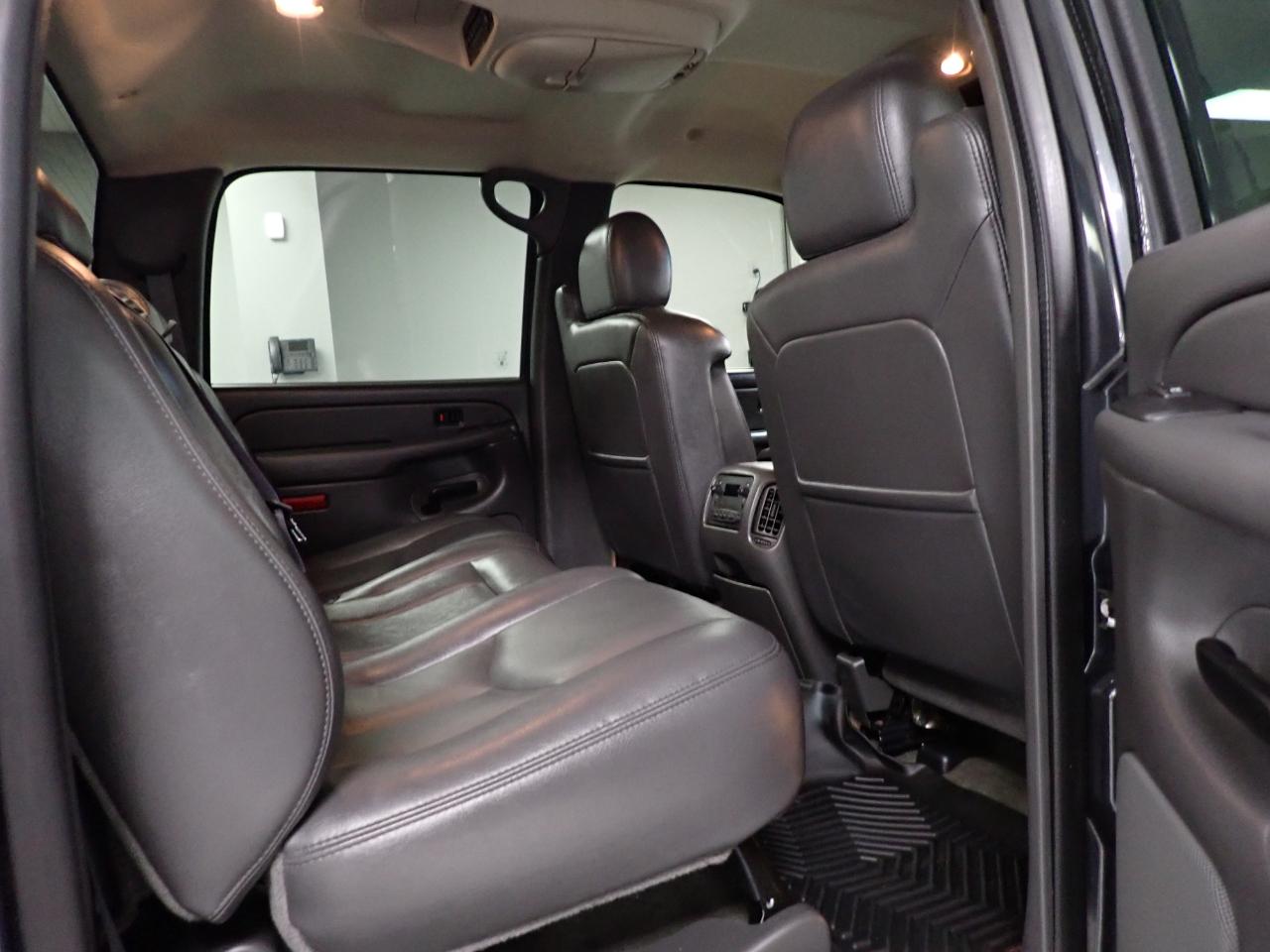Chevrolet Silverado 3500 LS Crew Cab 4WD DRW 2005