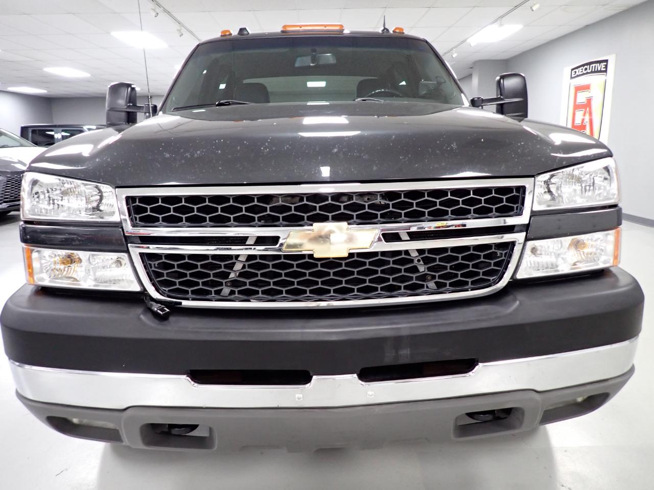 Chevrolet Silverado 3500 LS Crew Cab 4WD DRW 2005