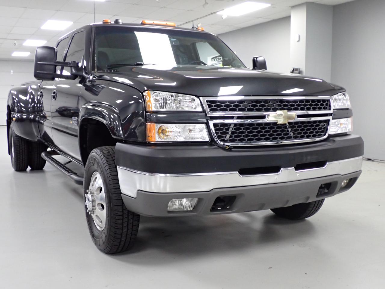 2005 Chevrolet Silverado 3500 LS Crew Cab 4WD DRW