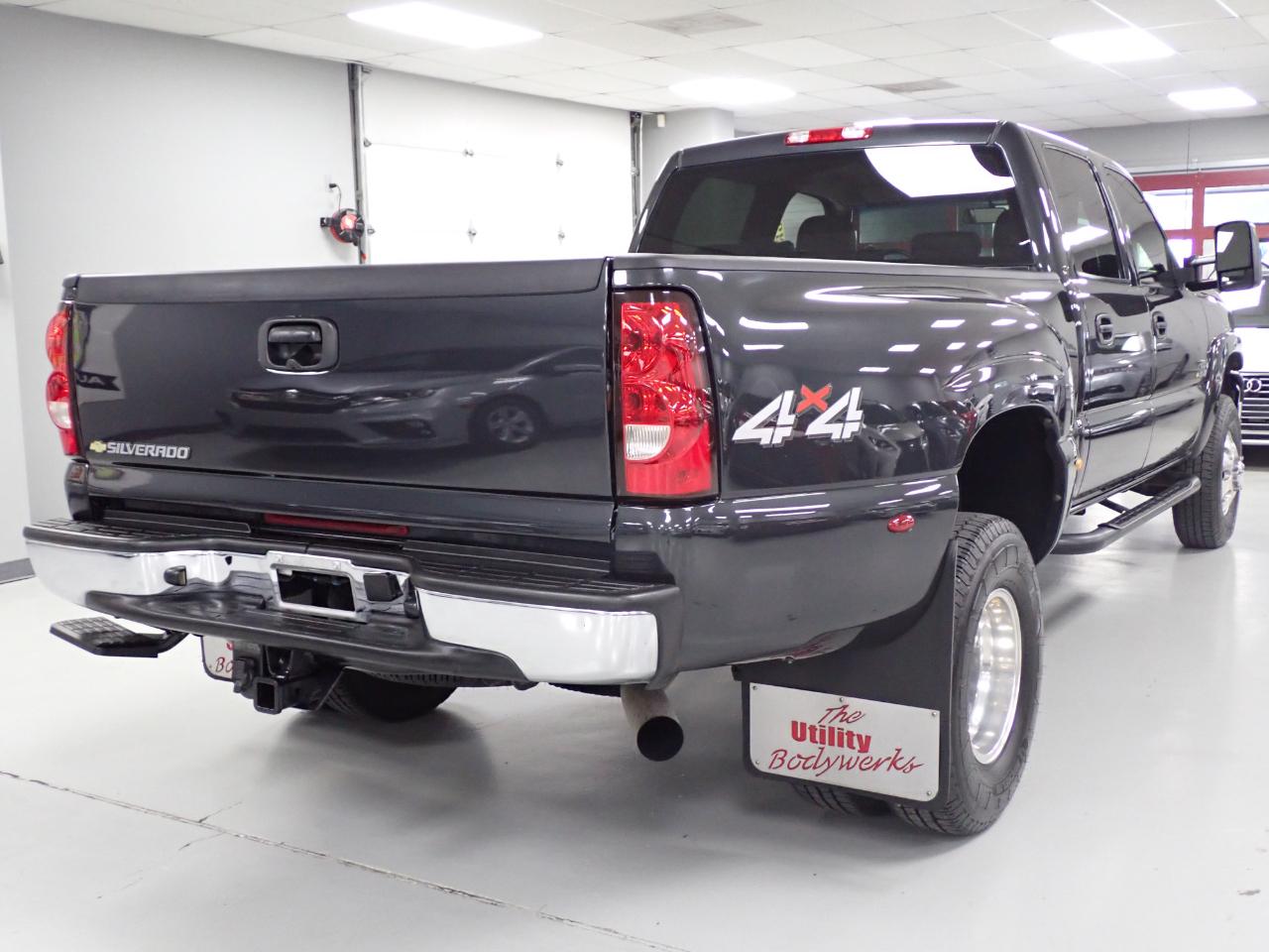 Chevrolet Silverado 3500 LS Crew Cab 4WD DRW 2005