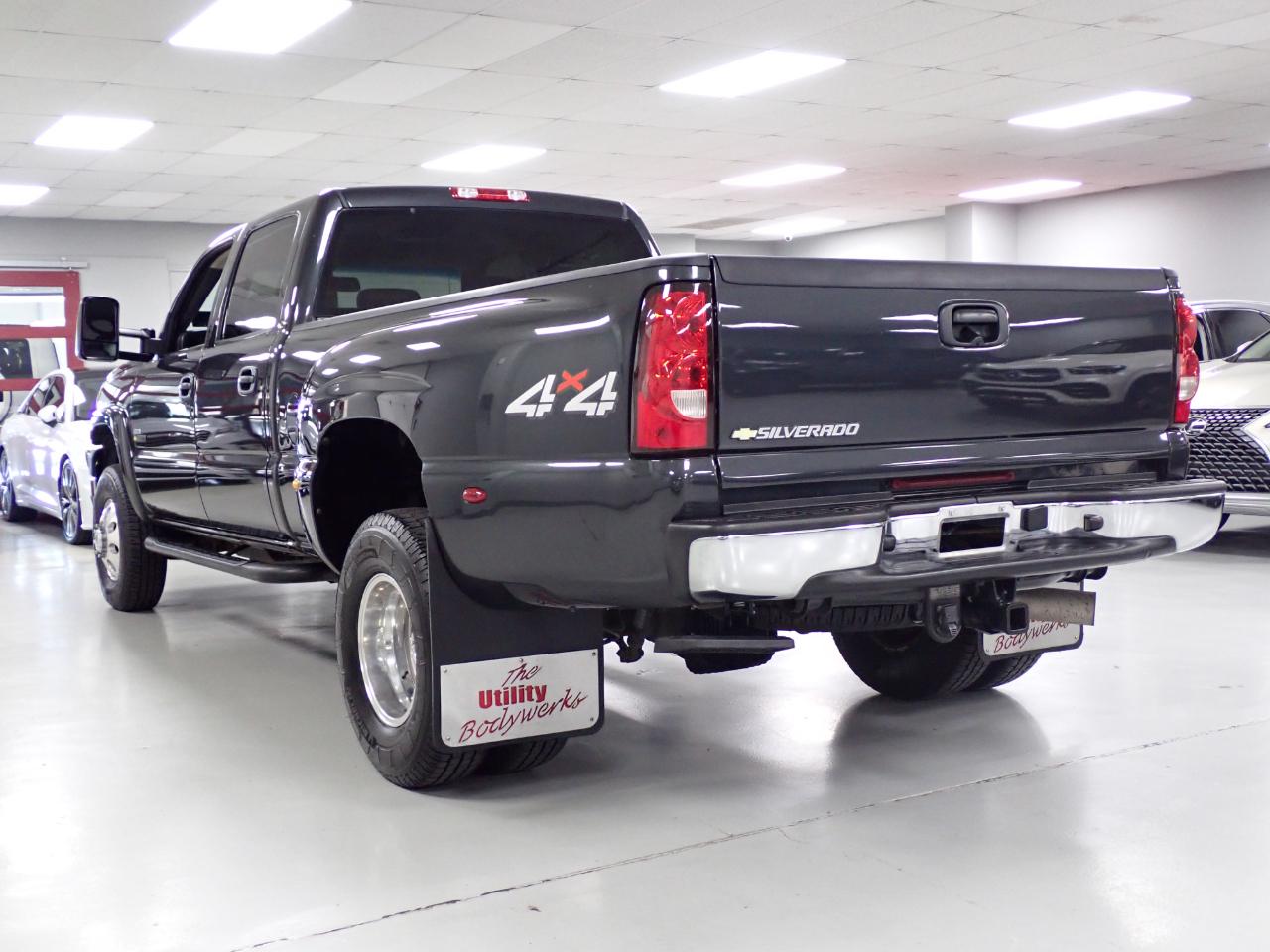 Chevrolet Silverado 3500 LS Crew Cab 4WD DRW 2005