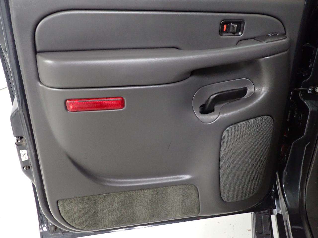 Chevrolet Silverado 3500 LS Crew Cab 4WD DRW 2005
