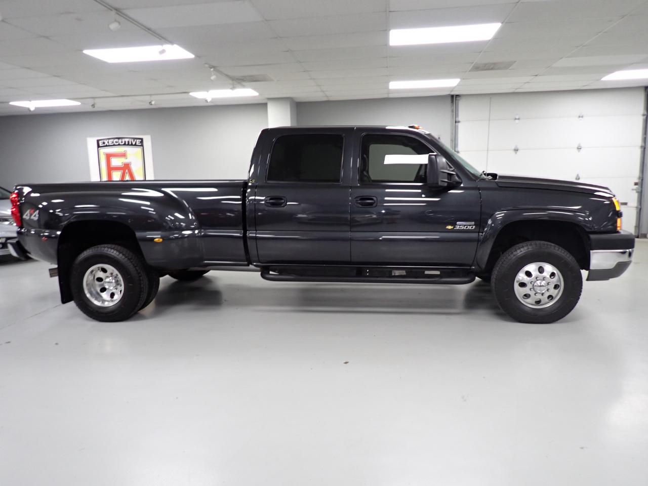 Chevrolet Silverado 3500 LS Crew Cab 4WD DRW 2005
