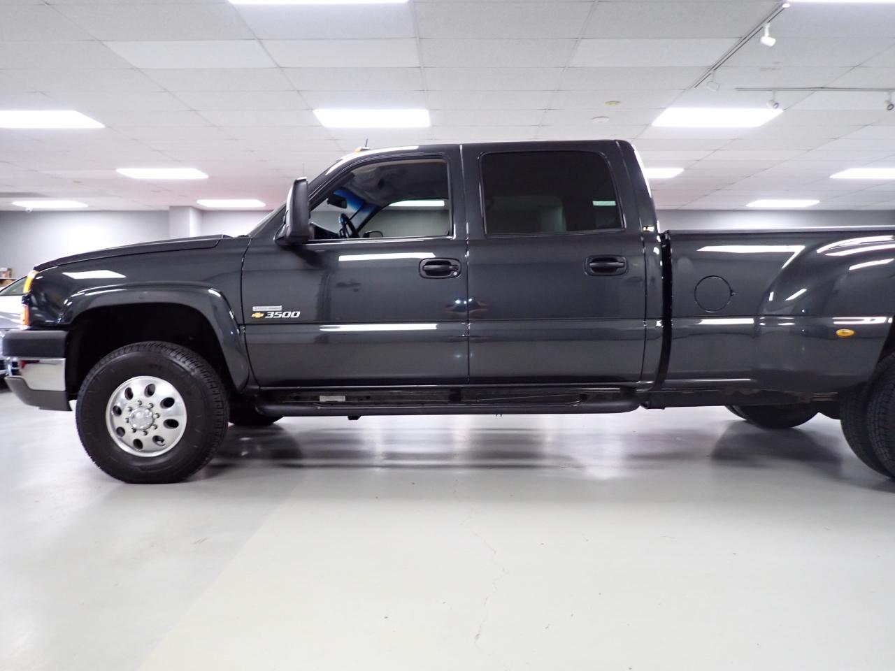 Chevrolet Silverado 3500 LS Crew Cab 4WD DRW 2005