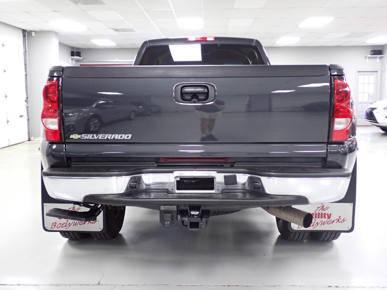 Chevrolet Silverado 3500 LS Crew Cab 4WD DRW 2005