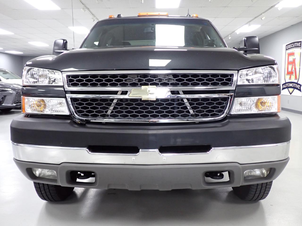 Chevrolet Silverado 3500 LS Crew Cab 4WD DRW 2005