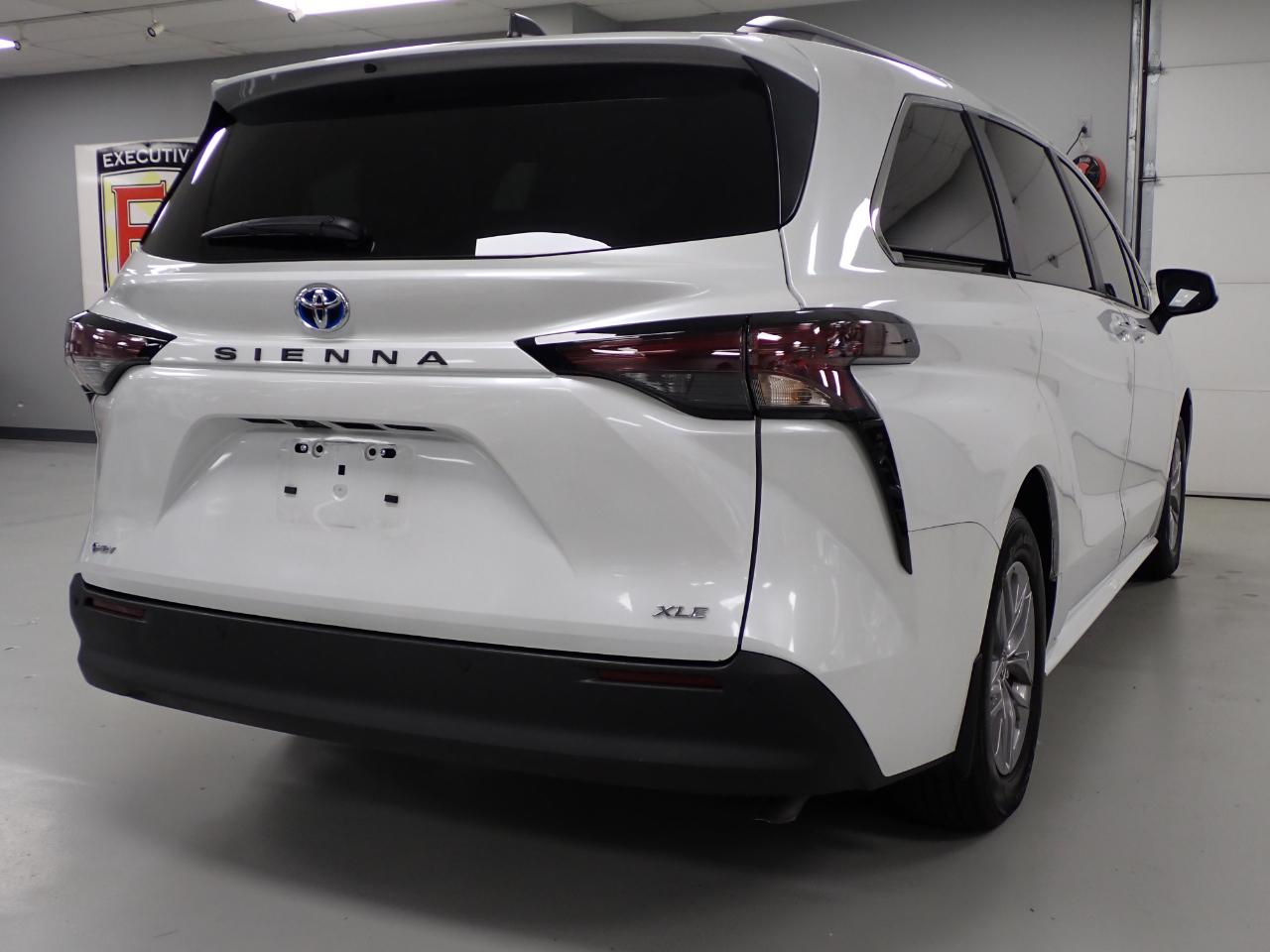 Toyota Sienna XLE 7-Passenger 2025