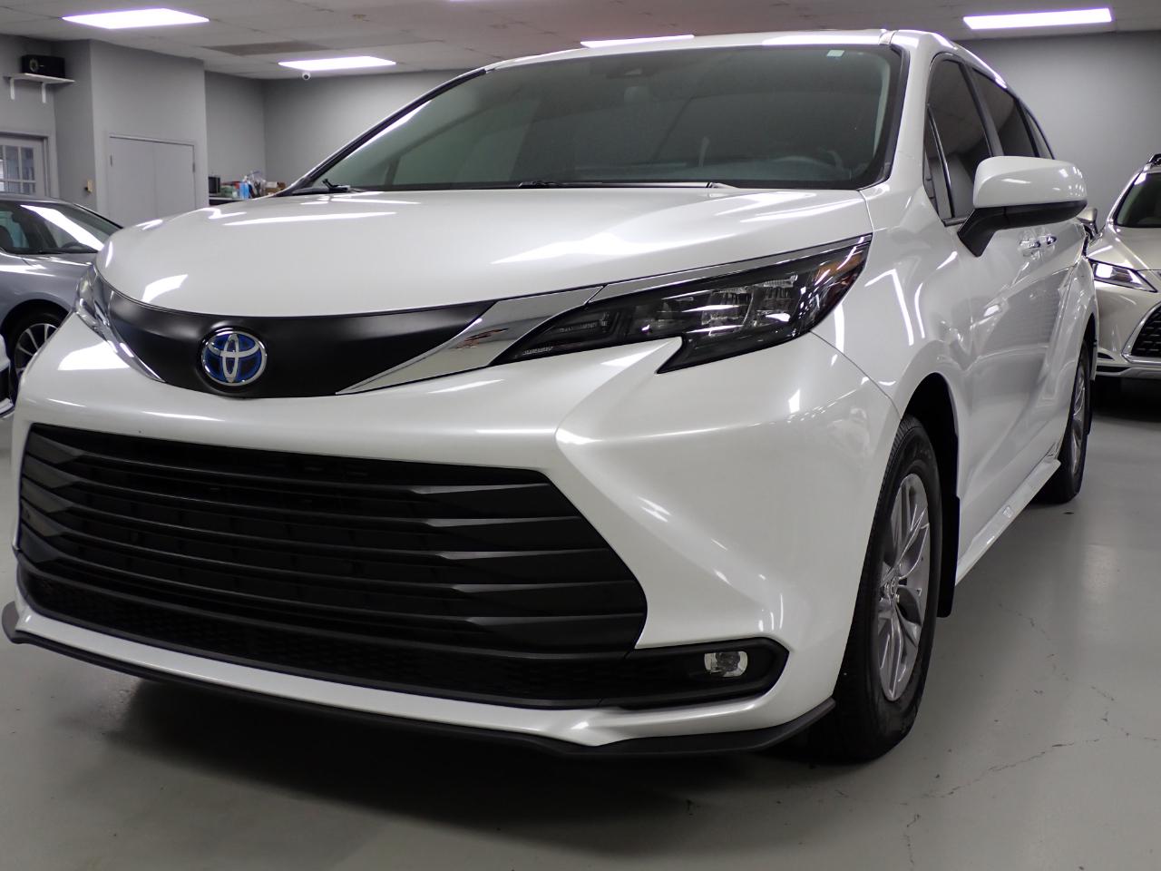 Toyota Sienna XLE 7-Passenger 2025