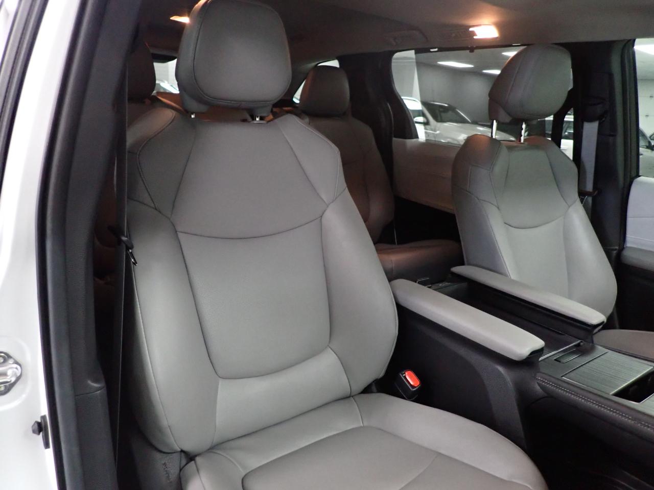 Toyota Sienna XLE 7-Passenger 2025