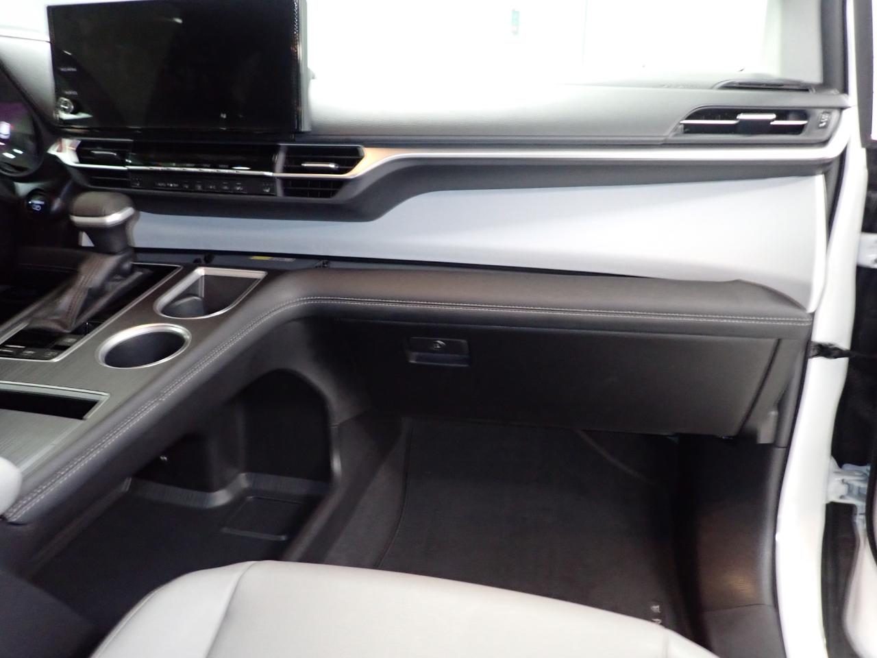 Toyota Sienna XLE 7-Passenger 2025