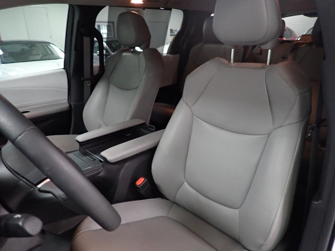 Toyota Sienna XLE 7-Passenger 2025