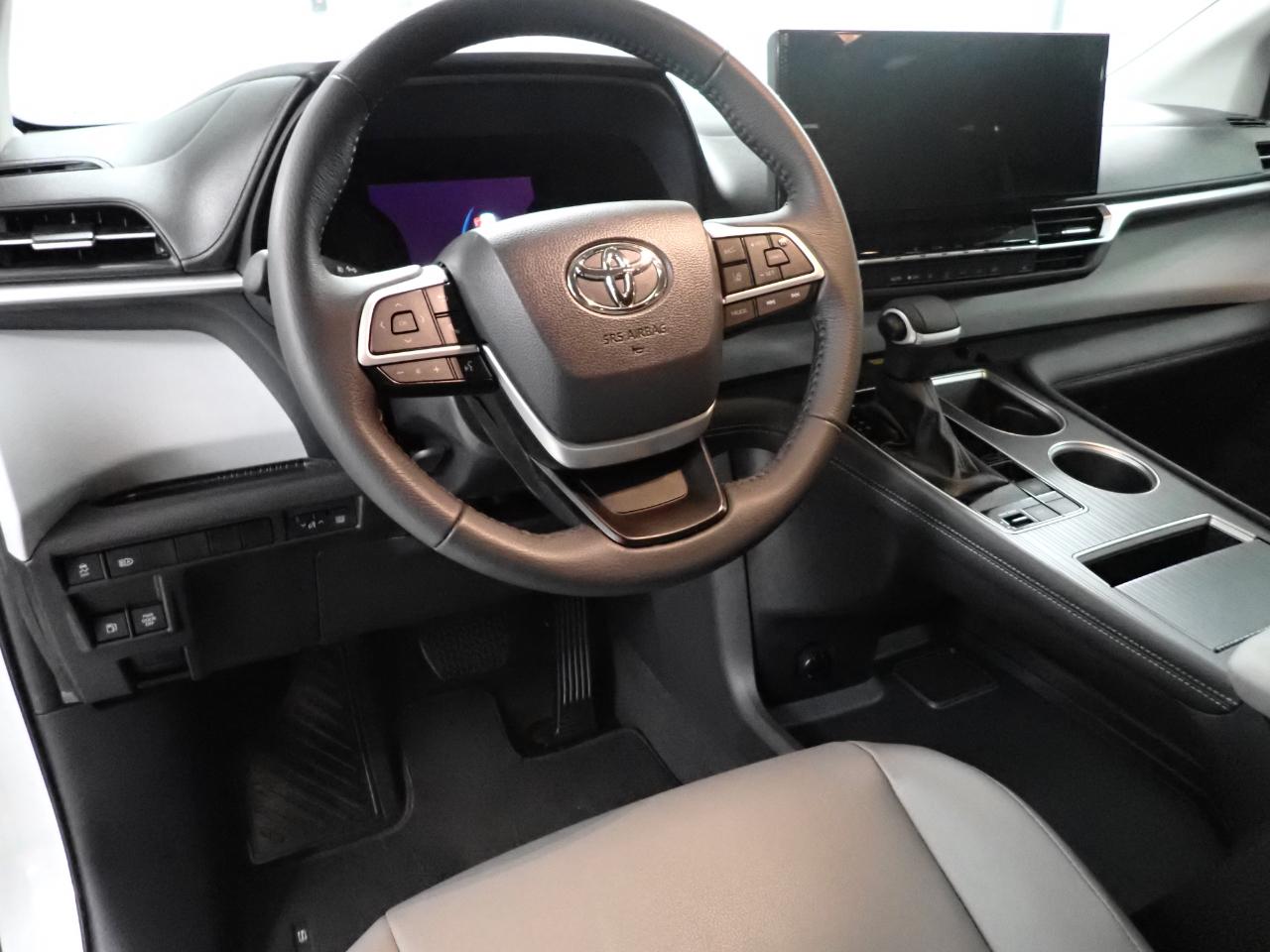 Toyota Sienna XLE 7-Passenger 2025