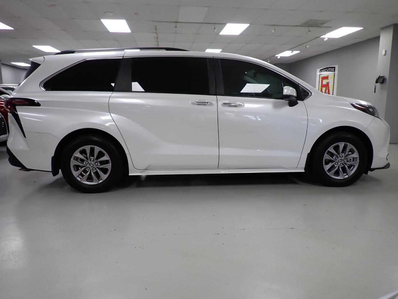 Toyota Sienna XLE 7-Passenger 2025