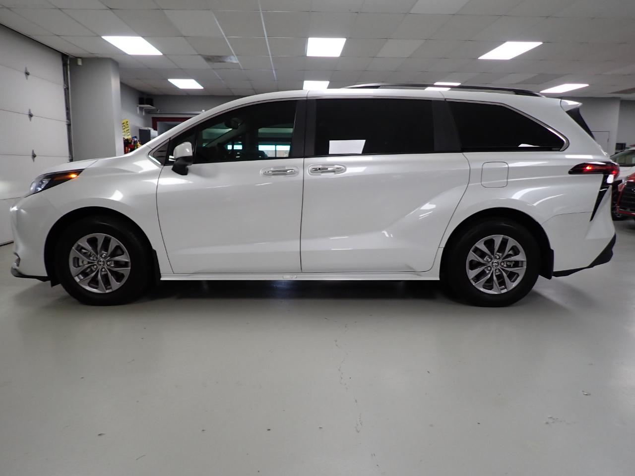Toyota Sienna XLE 7-Passenger 2025