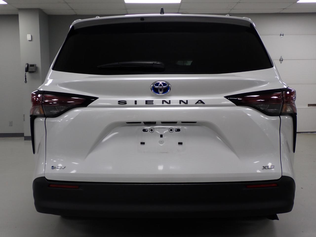 Toyota Sienna XLE 7-Passenger 2025
