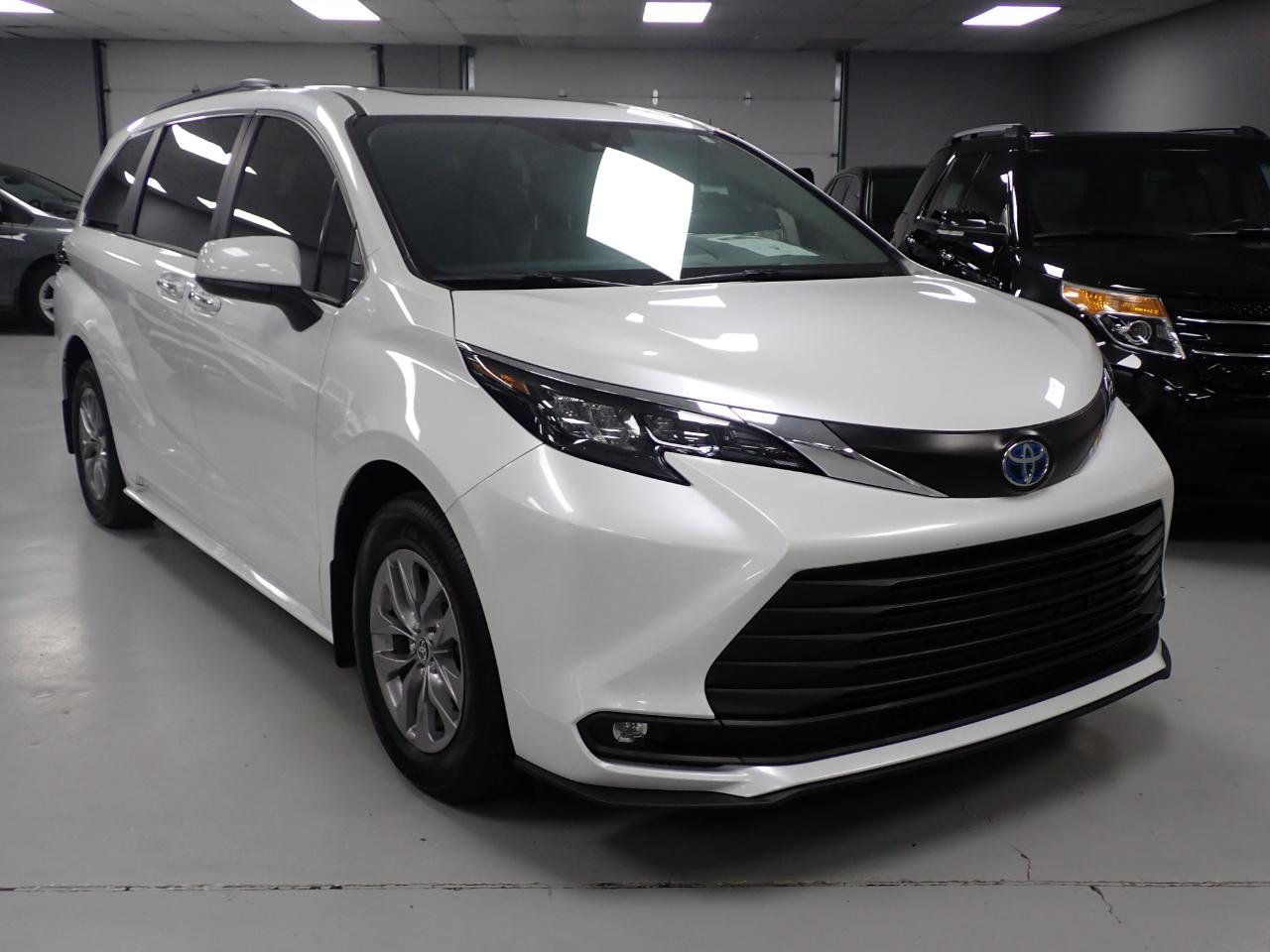 2025 Toyota Sienna XLE 7-Passenger