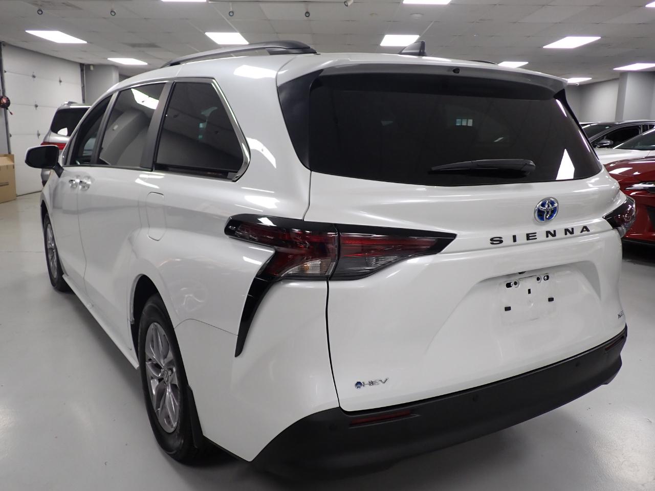 Toyota Sienna XLE 7-Passenger 2025