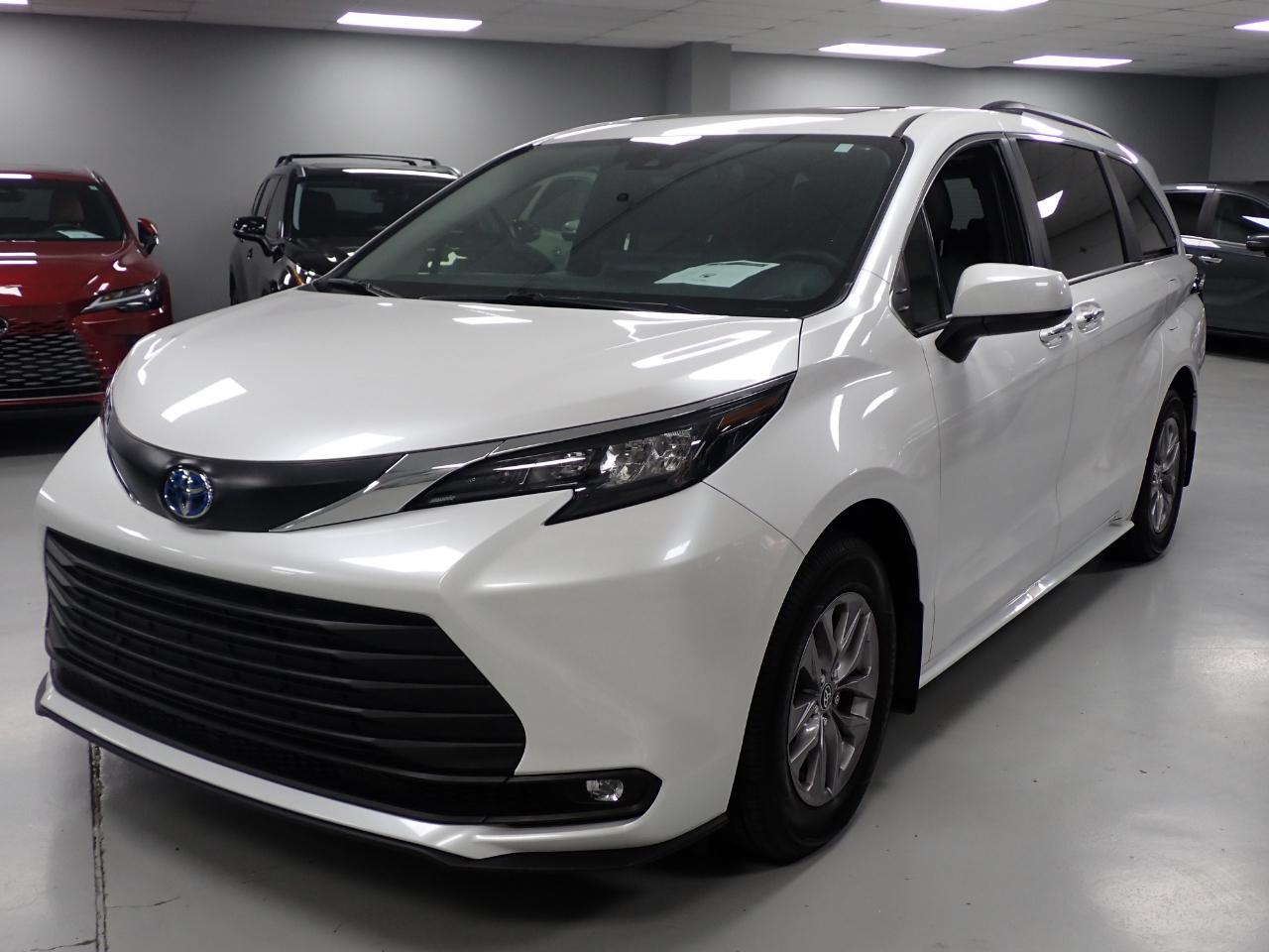 Toyota Sienna XLE 7-Passenger 2025