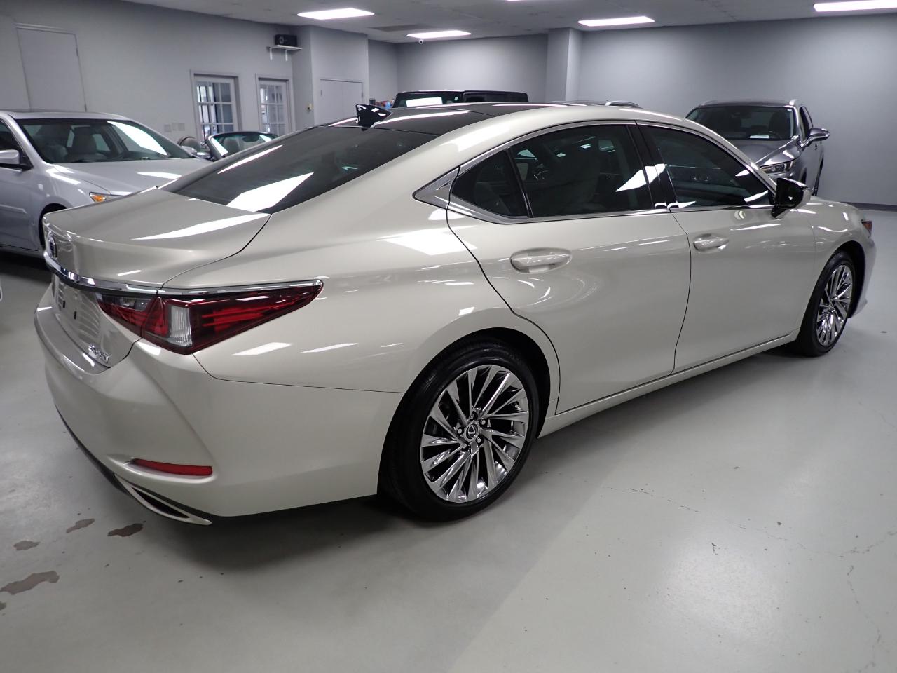 Lexus ES 350 Ultra Luxury 2025
