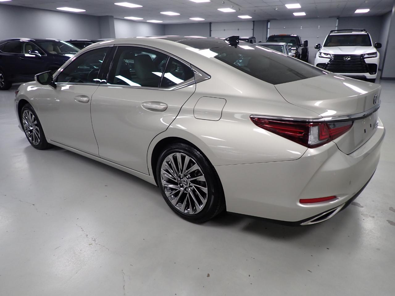 Lexus ES 350 Ultra Luxury 2025