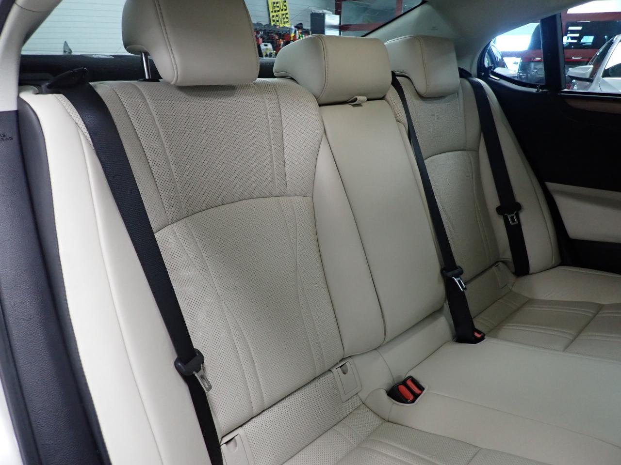 Lexus ES 350 Ultra Luxury 2025