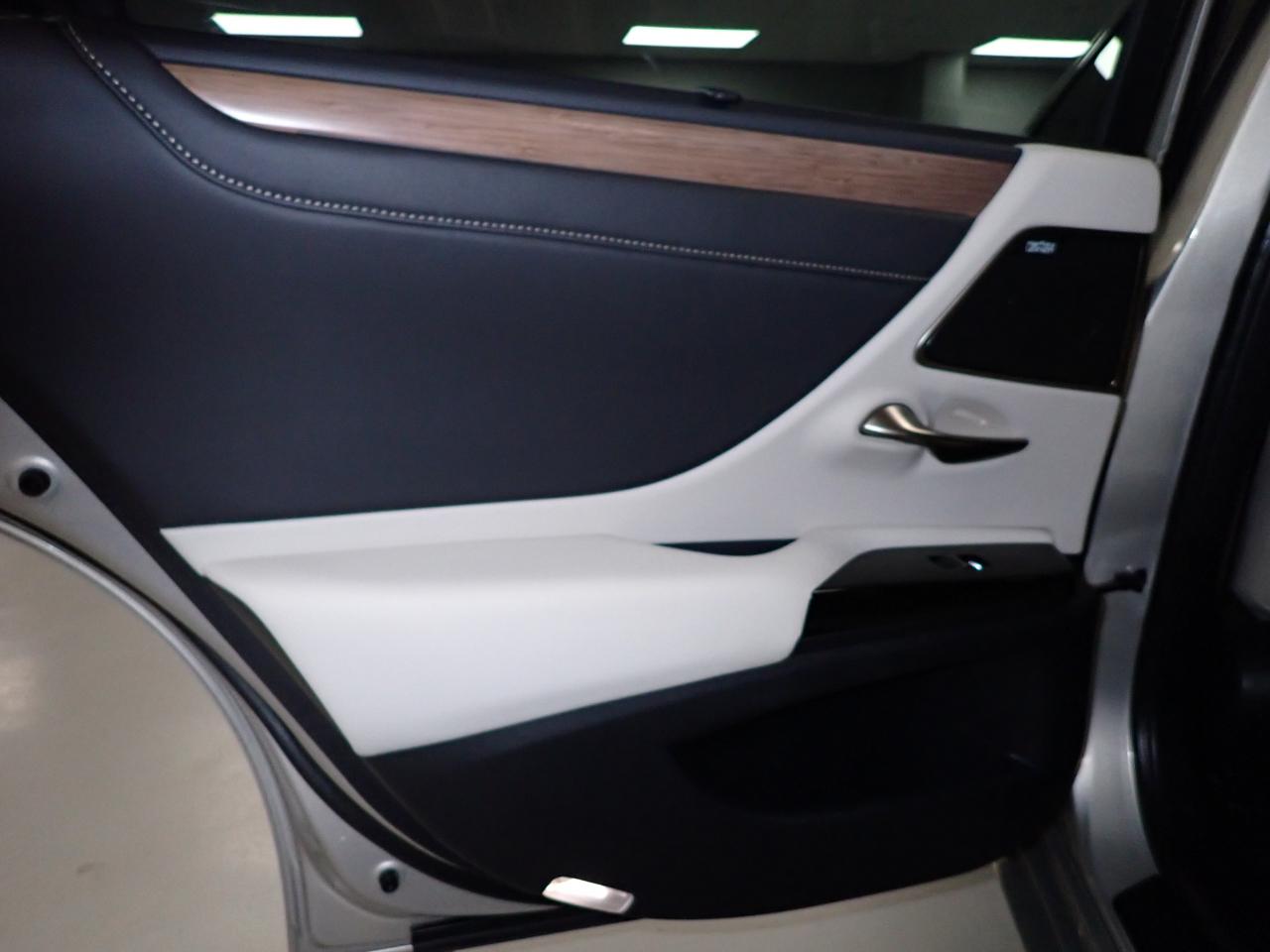 Lexus ES 350 Ultra Luxury 2025