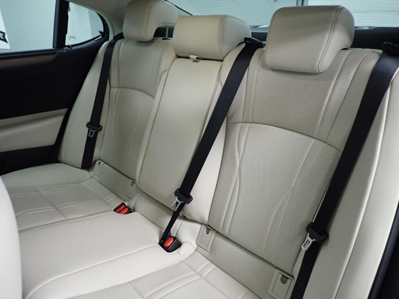Lexus ES 350 Ultra Luxury 2025