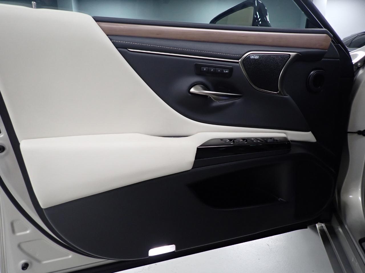 Lexus ES 350 Ultra Luxury 2025