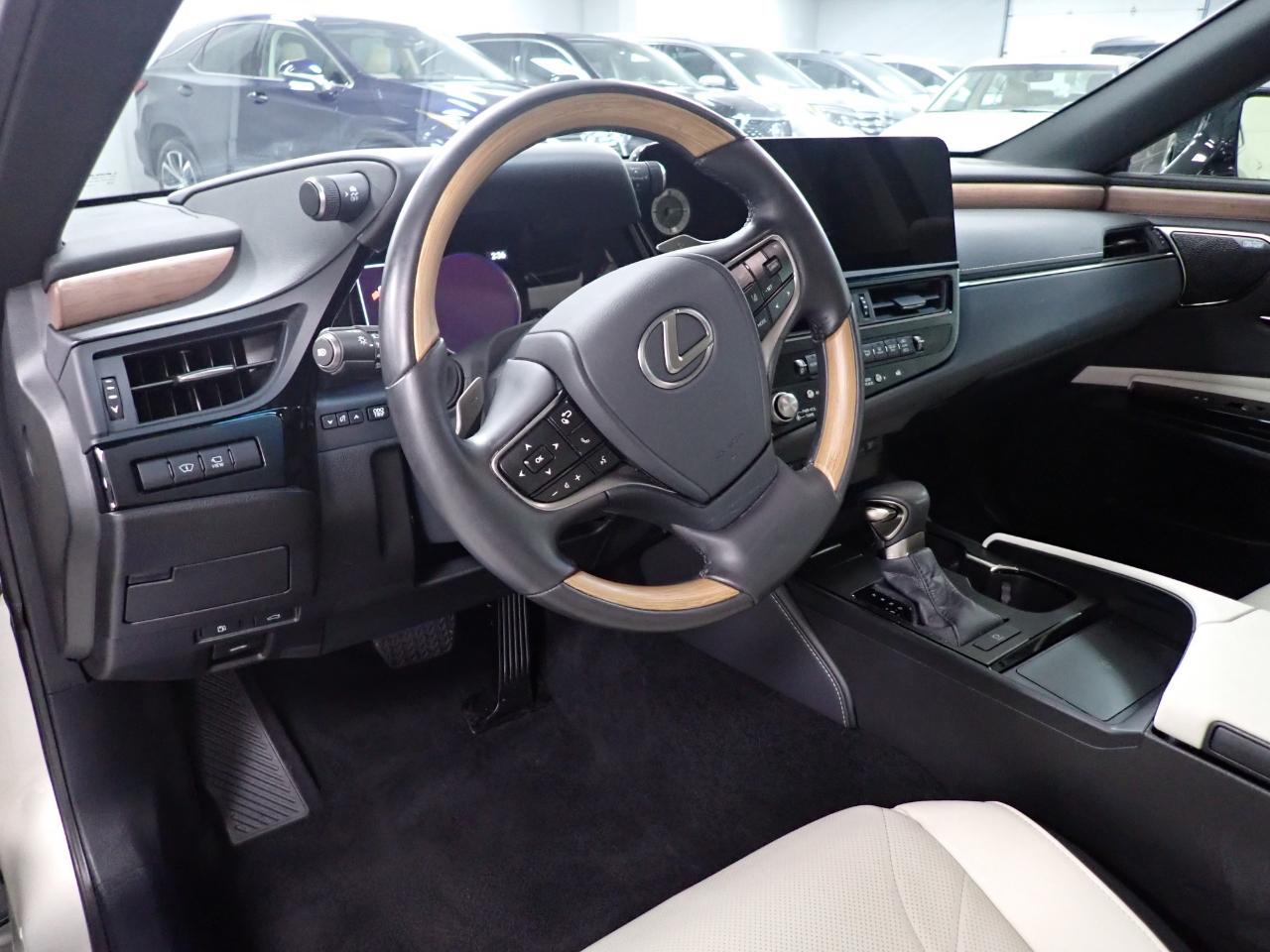Lexus ES 350 Ultra Luxury 2025