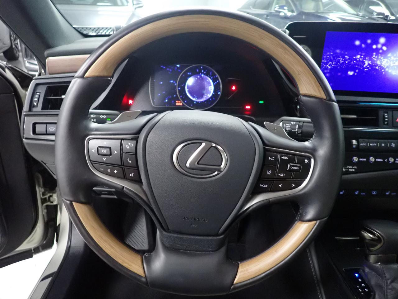 Lexus ES 350 Ultra Luxury 2025