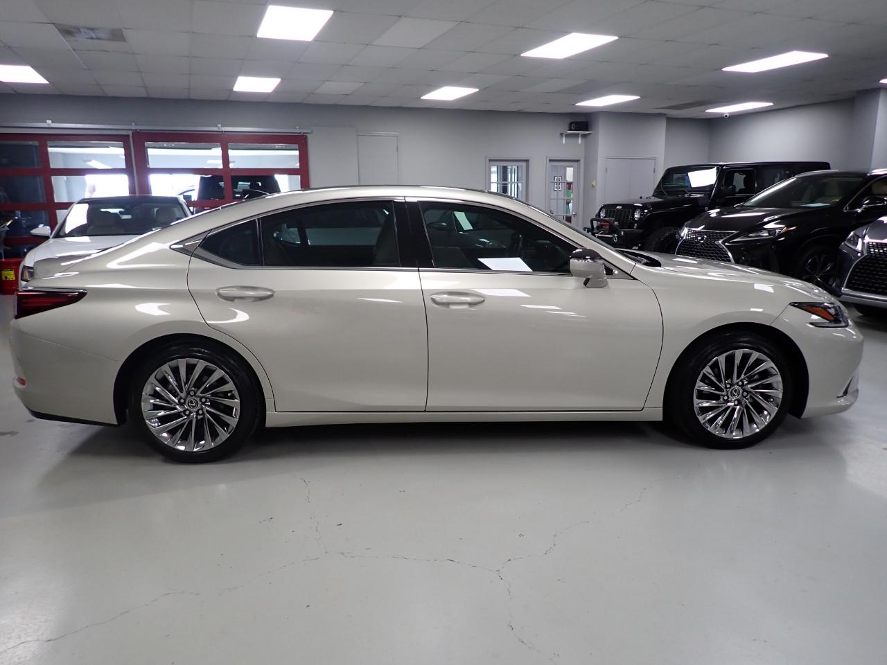 Lexus ES 350 Ultra Luxury 2025