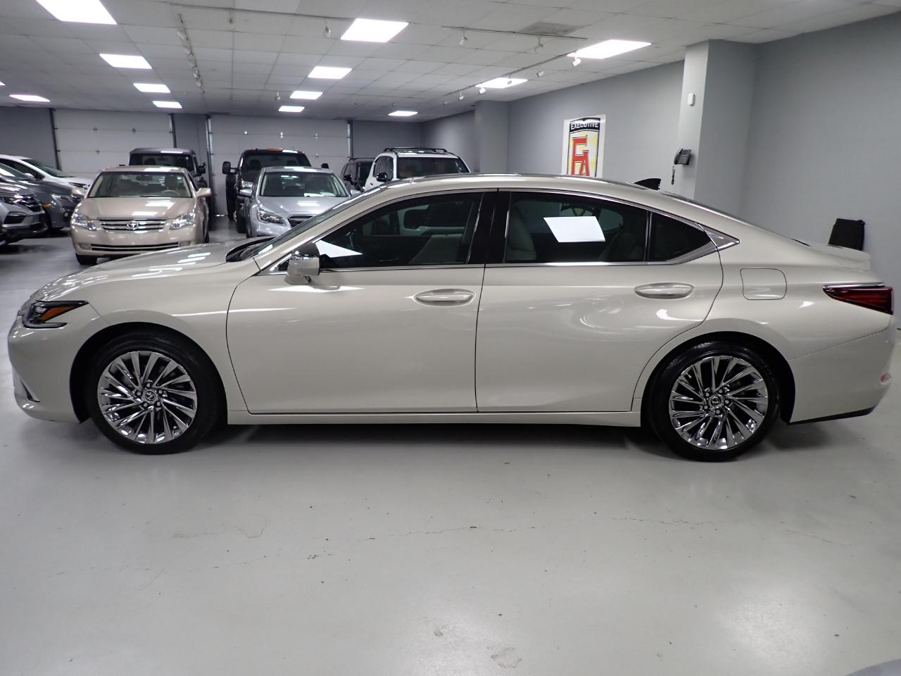 Lexus ES 350 Ultra Luxury 2025