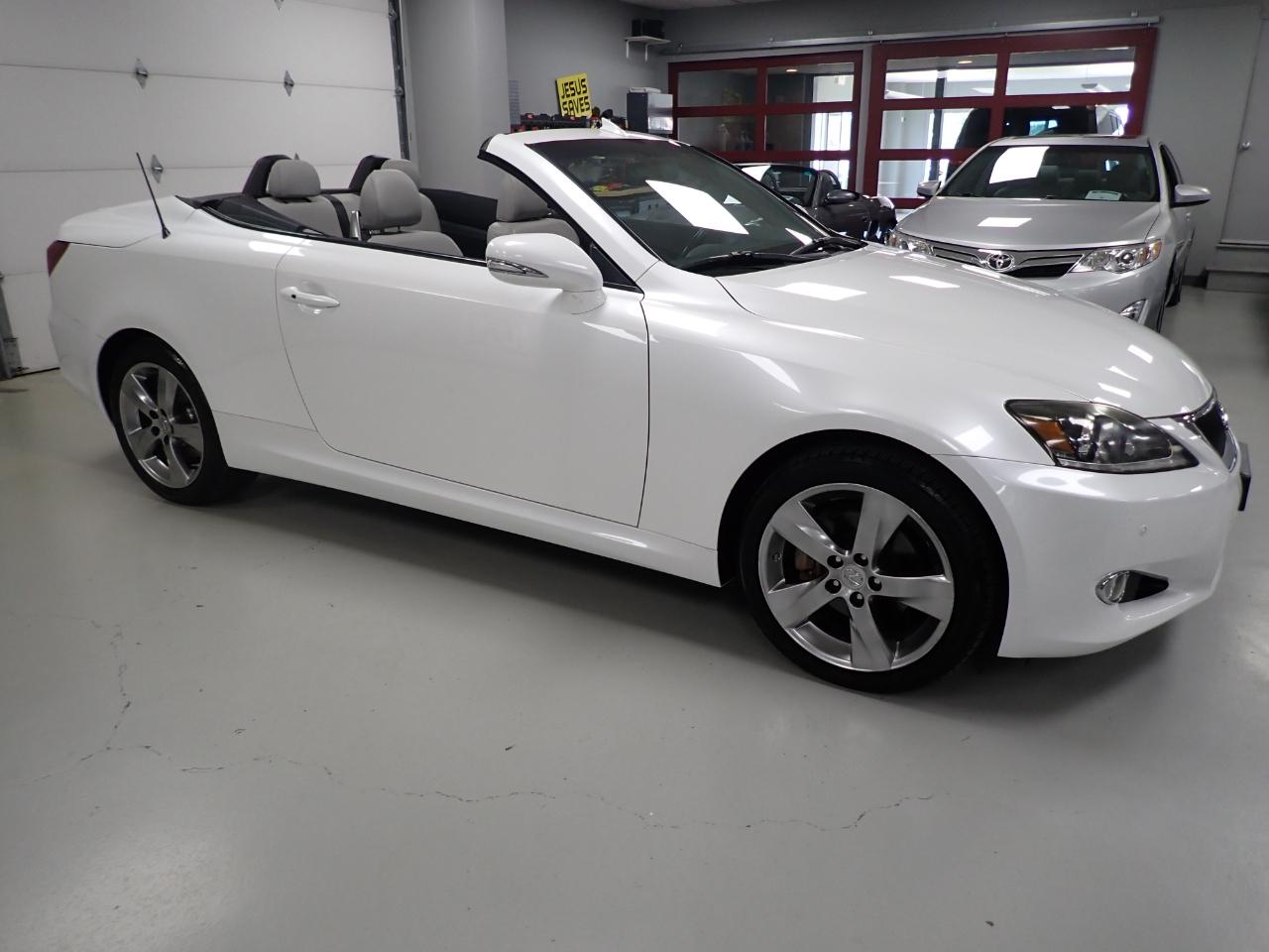 Lexus IS C 250 2011