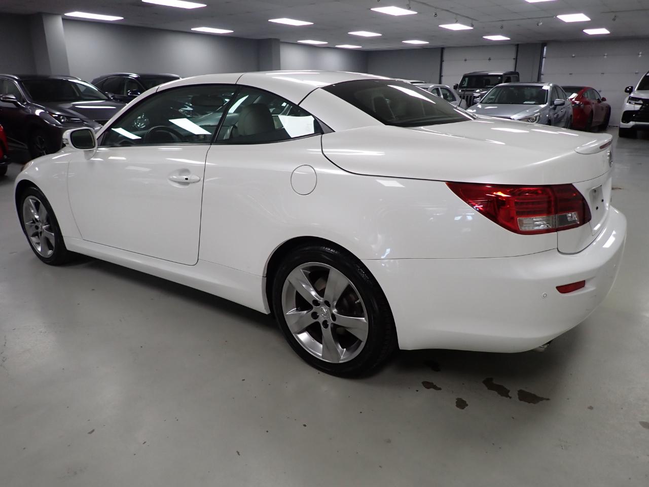 Lexus IS C 250 2011