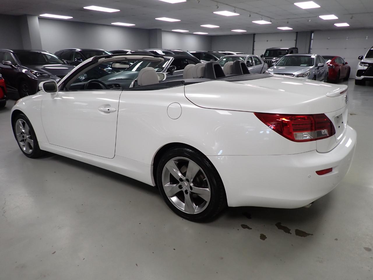 Lexus IS C 250 2011
