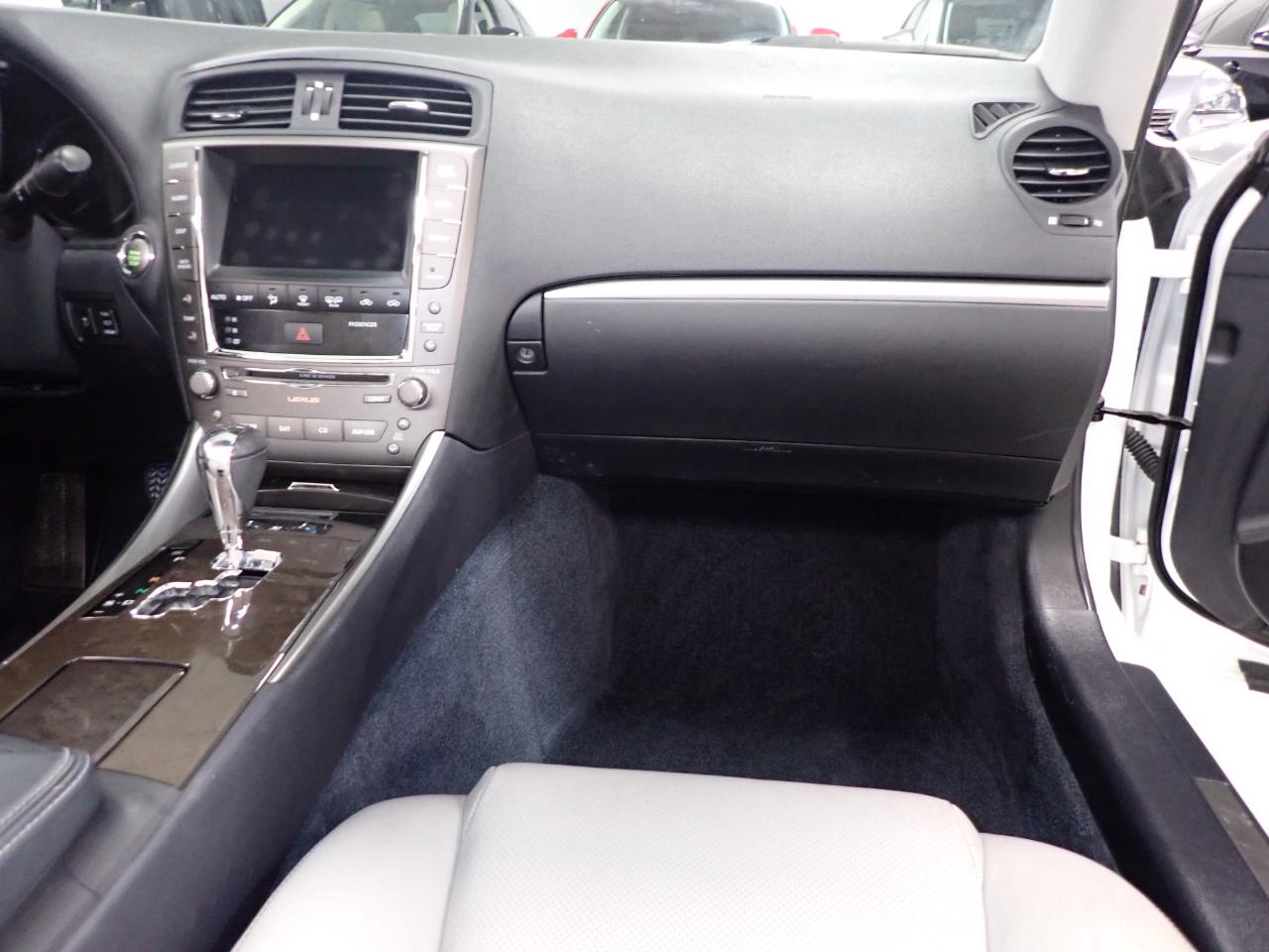 Lexus IS C 250 2011