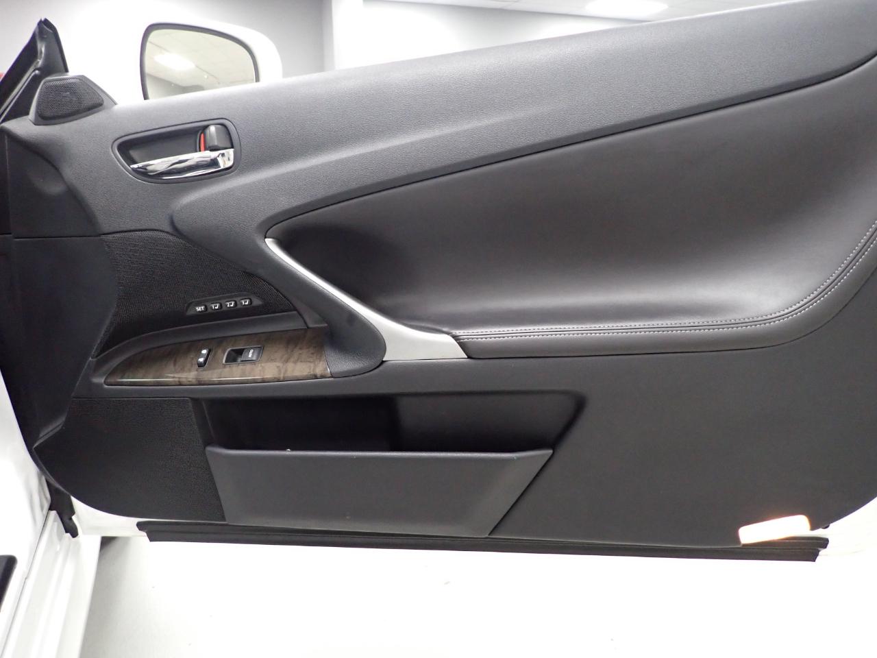 Lexus IS C 250 2011