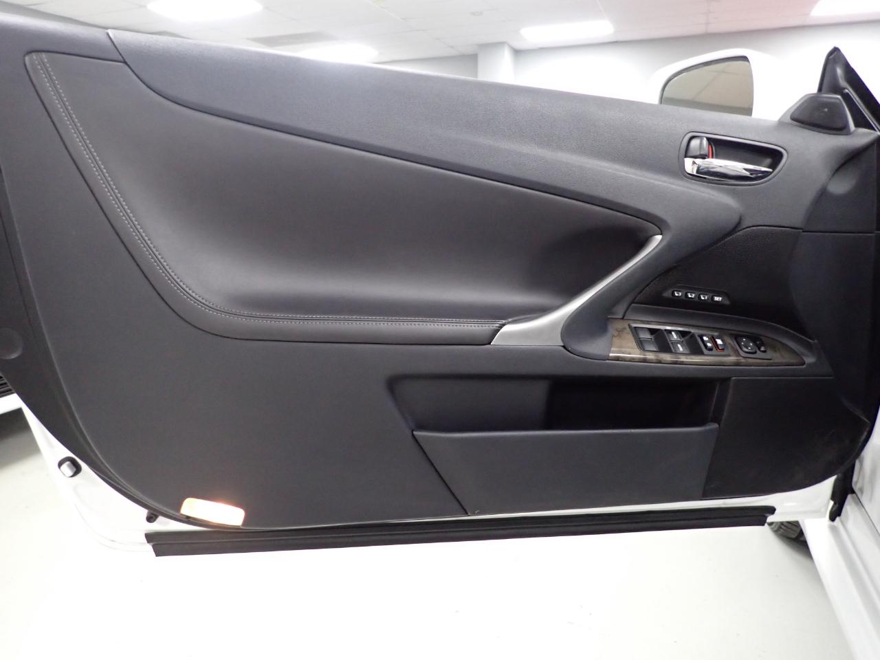 Lexus IS C 250 2011