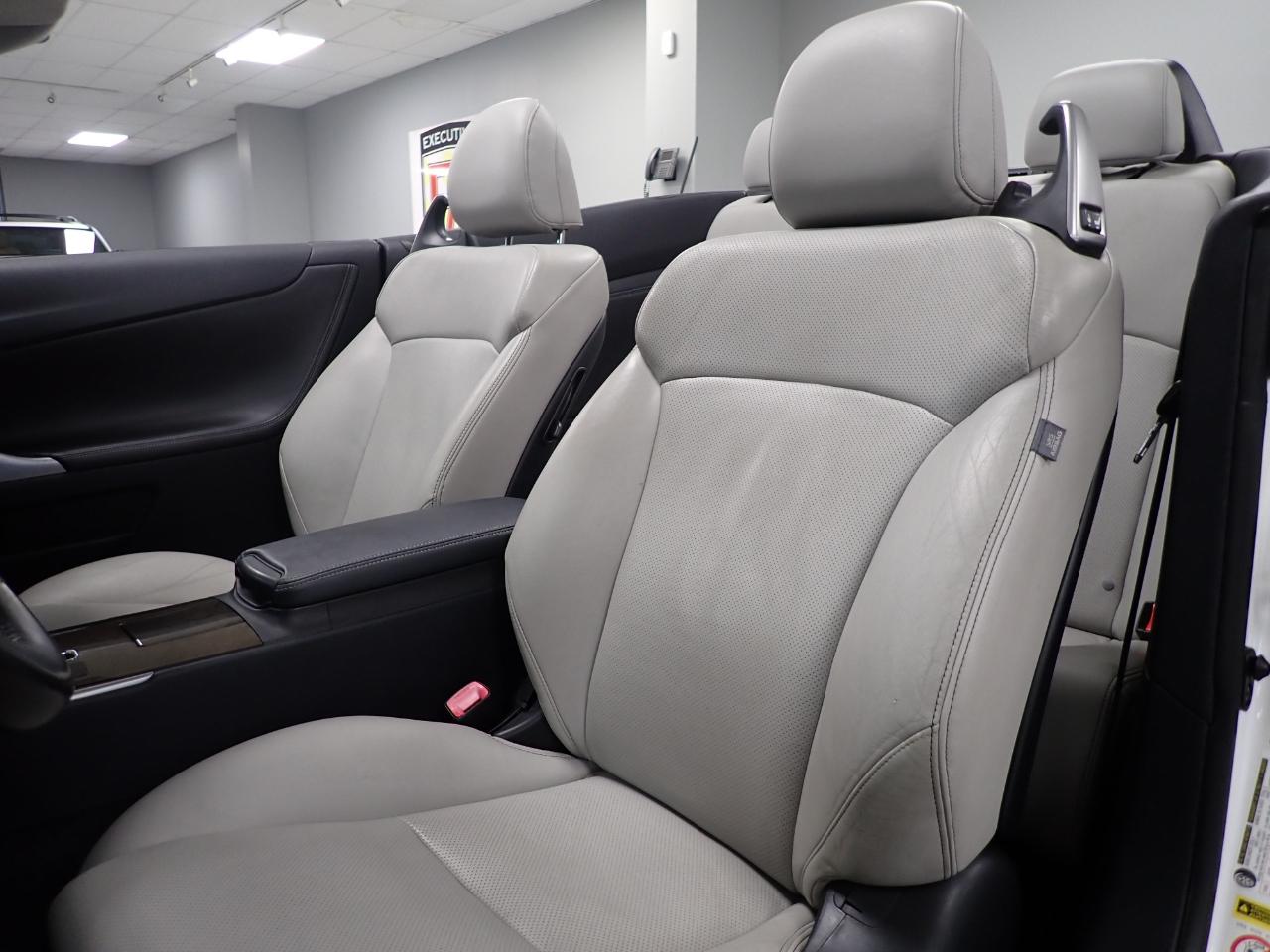 Lexus IS C 250 2011