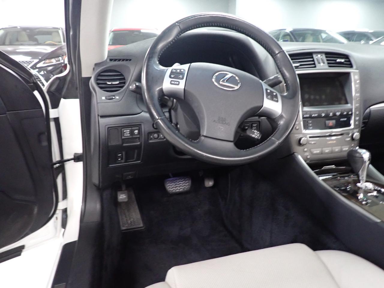 Lexus IS C 250 2011