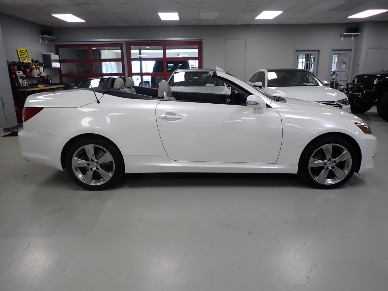 Lexus IS C 250 2011