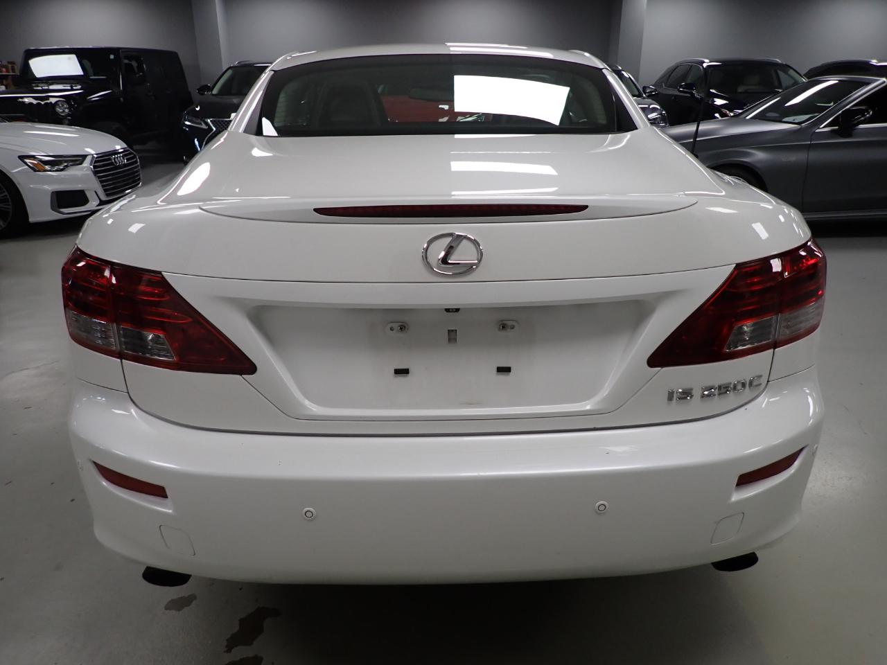 Lexus IS C 250 2011