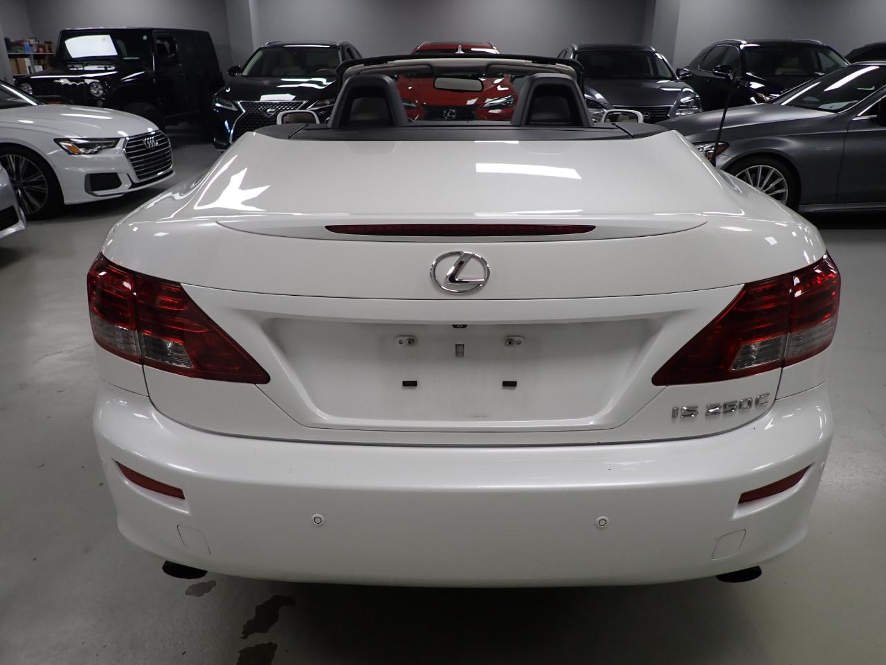 Lexus IS C 250 2011