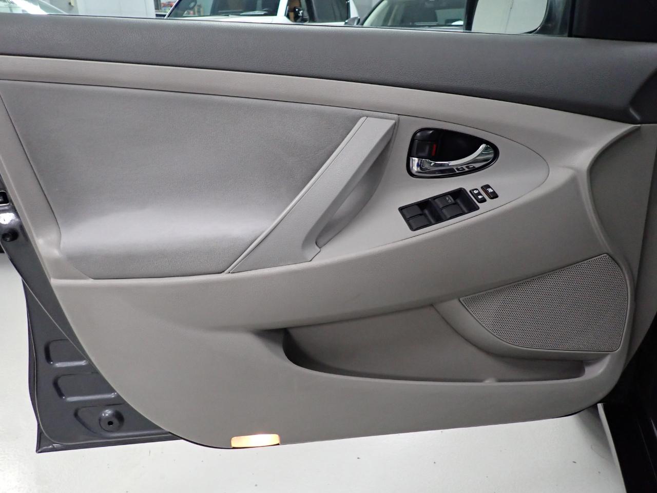 Toyota Camry XLE 5-Spd AT 2009