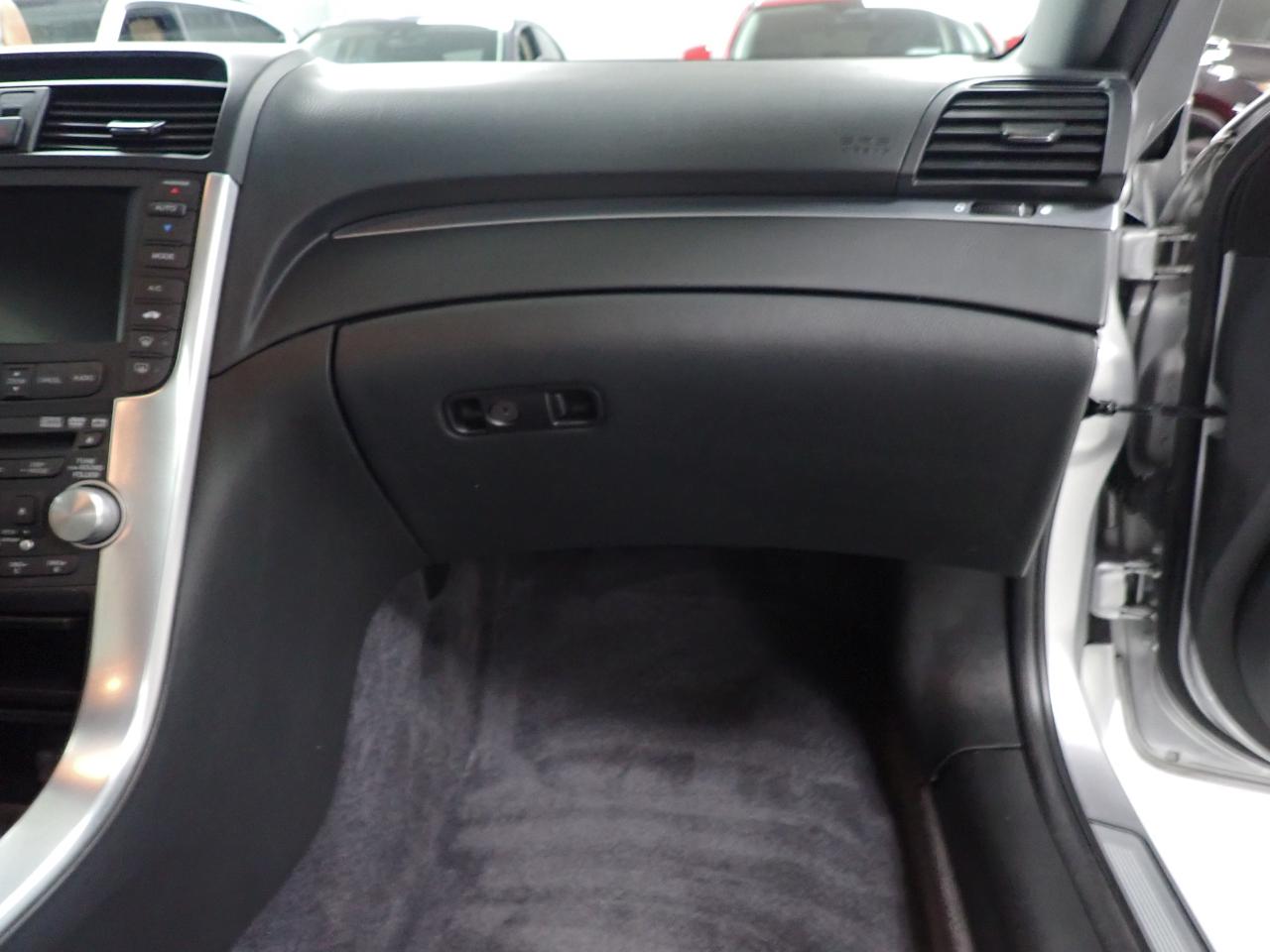 Acura TL 5-Speed AT with Navigation System 2008