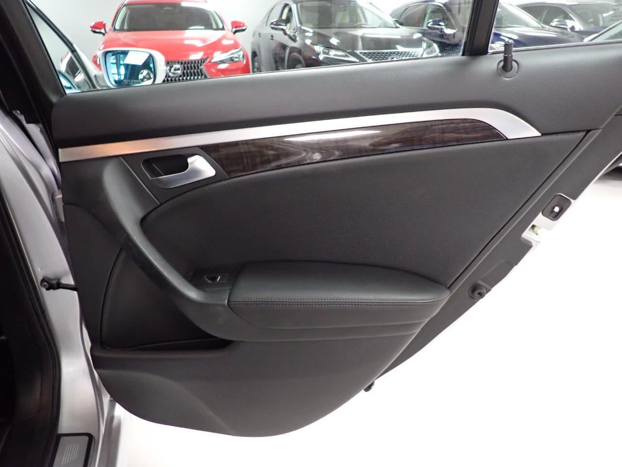 Acura TL 5-Speed AT with Navigation System 2008