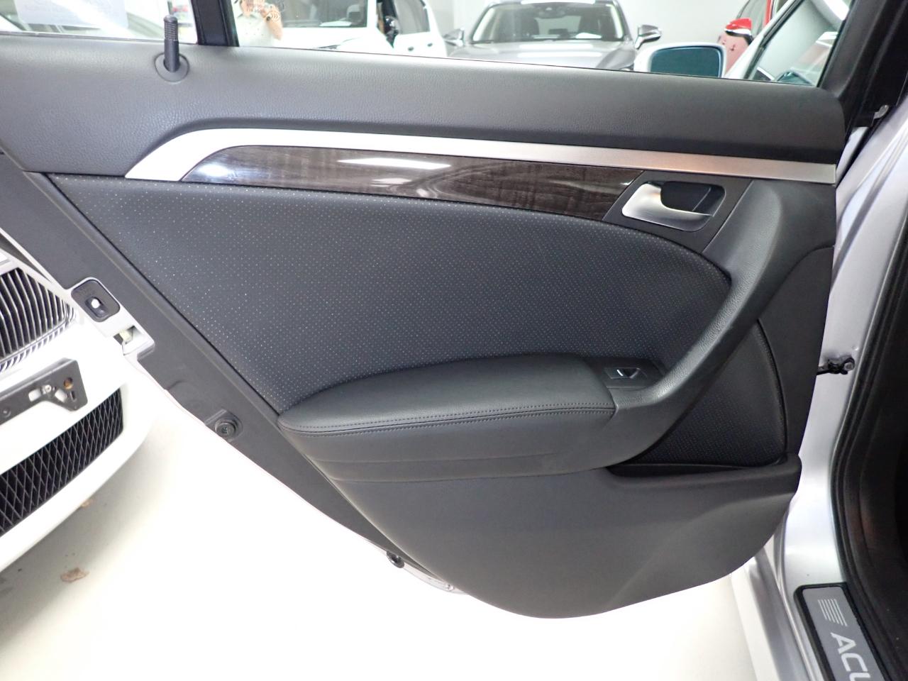 Acura TL 5-Speed AT with Navigation System 2008