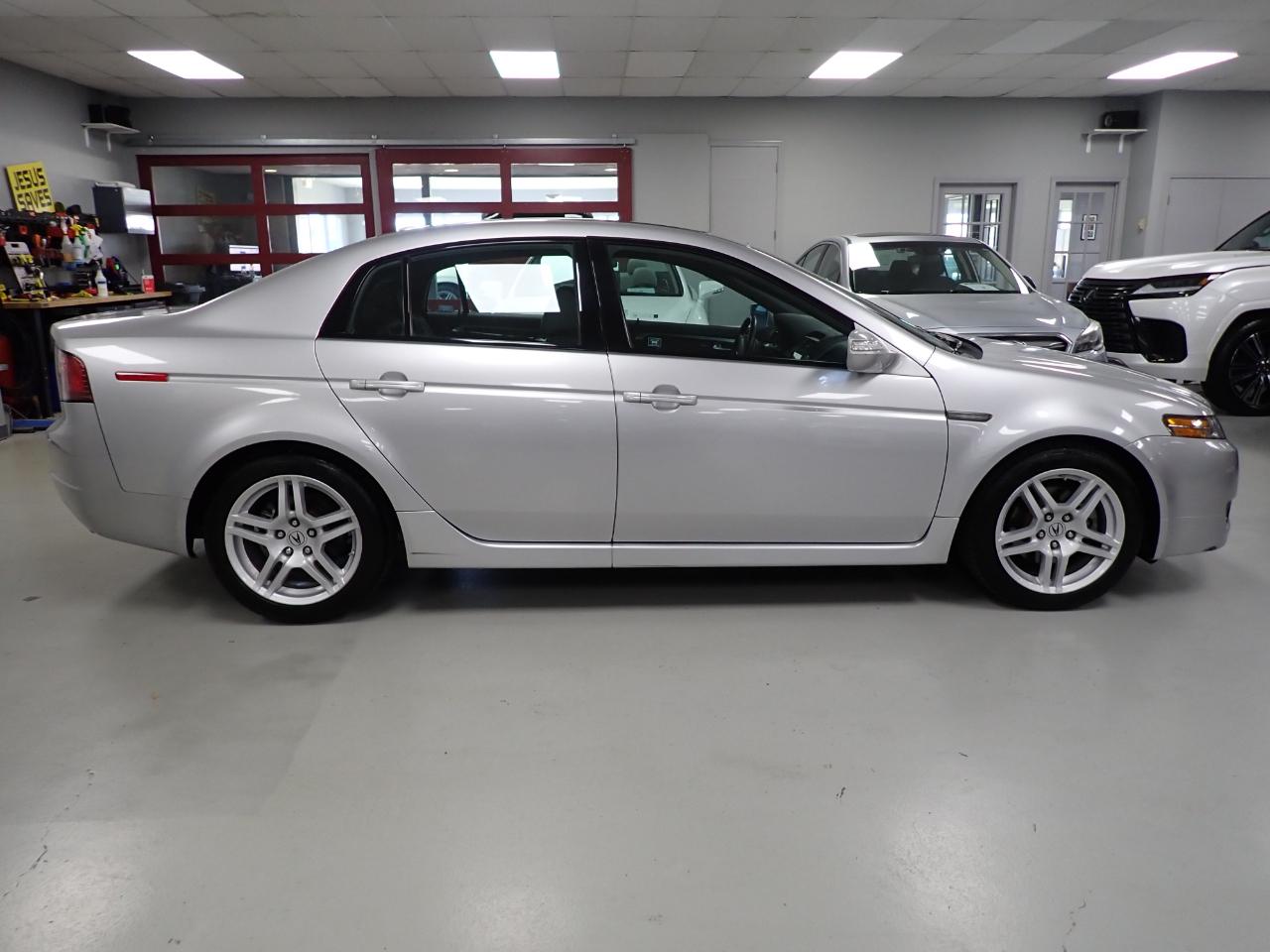 Acura TL 5-Speed AT with Navigation System 2008